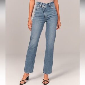 Abercrombie & Fitch- Ultra High Rise 90s Straight Jean Curve Love